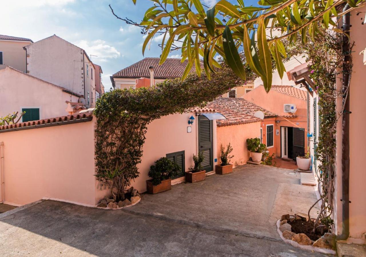 Murphy Holiday Home - Casa Papini La Maddalena  Ngoại thất bức ảnh